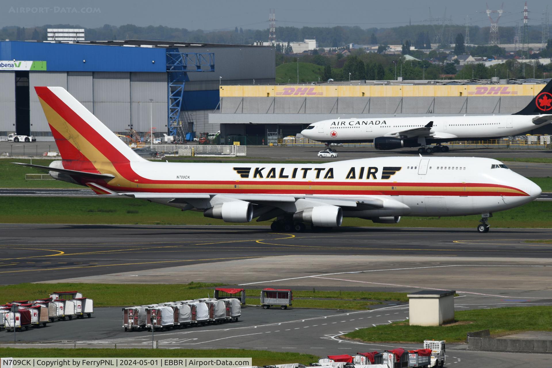 N709CK, 1992 Boeing 747-4B5(BCF C/N 26396, Kalitta Air B744F departing
