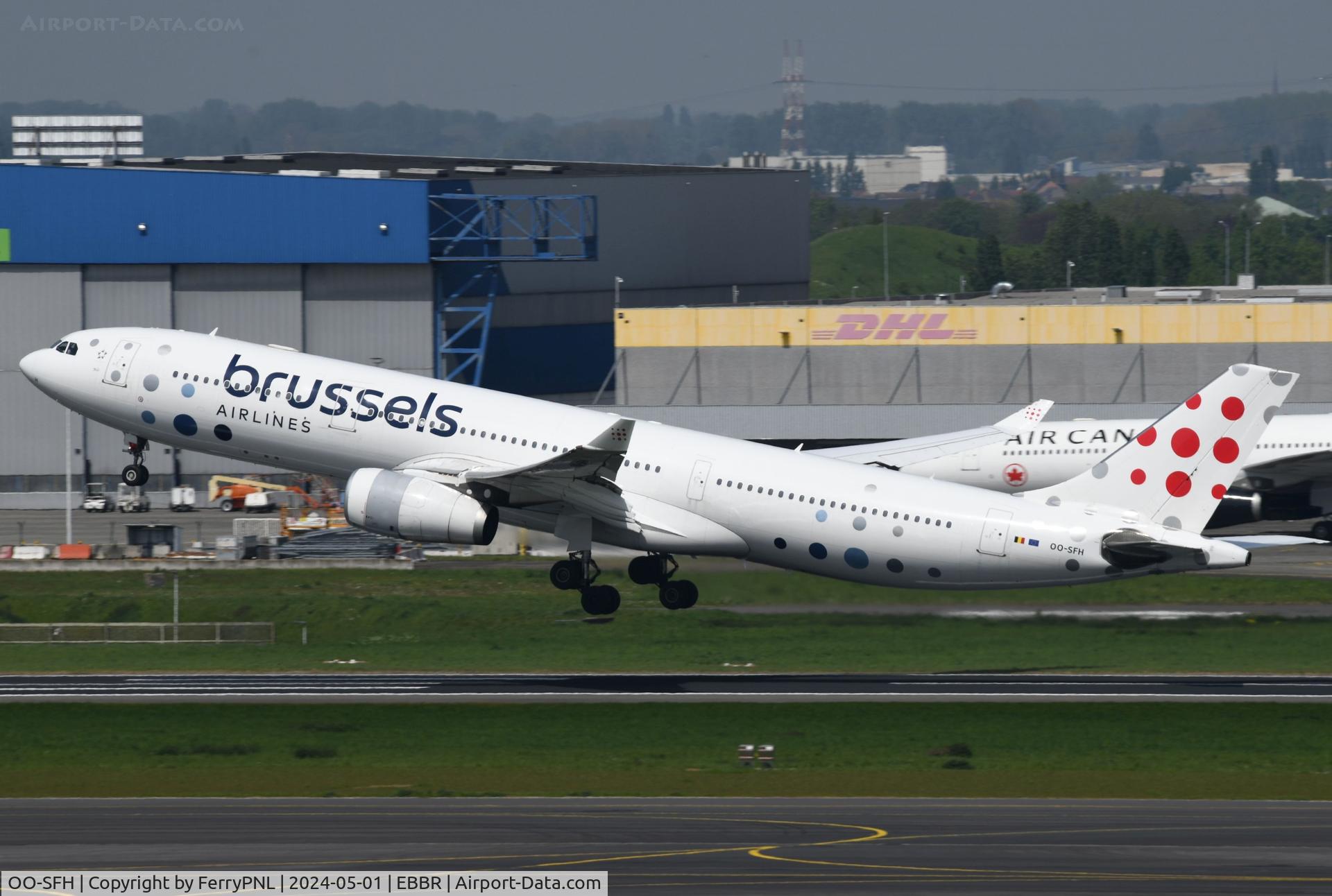 OO-SFH, 2005 Airbus A330-343 C/N 679, Brussels A33 in new livery departing