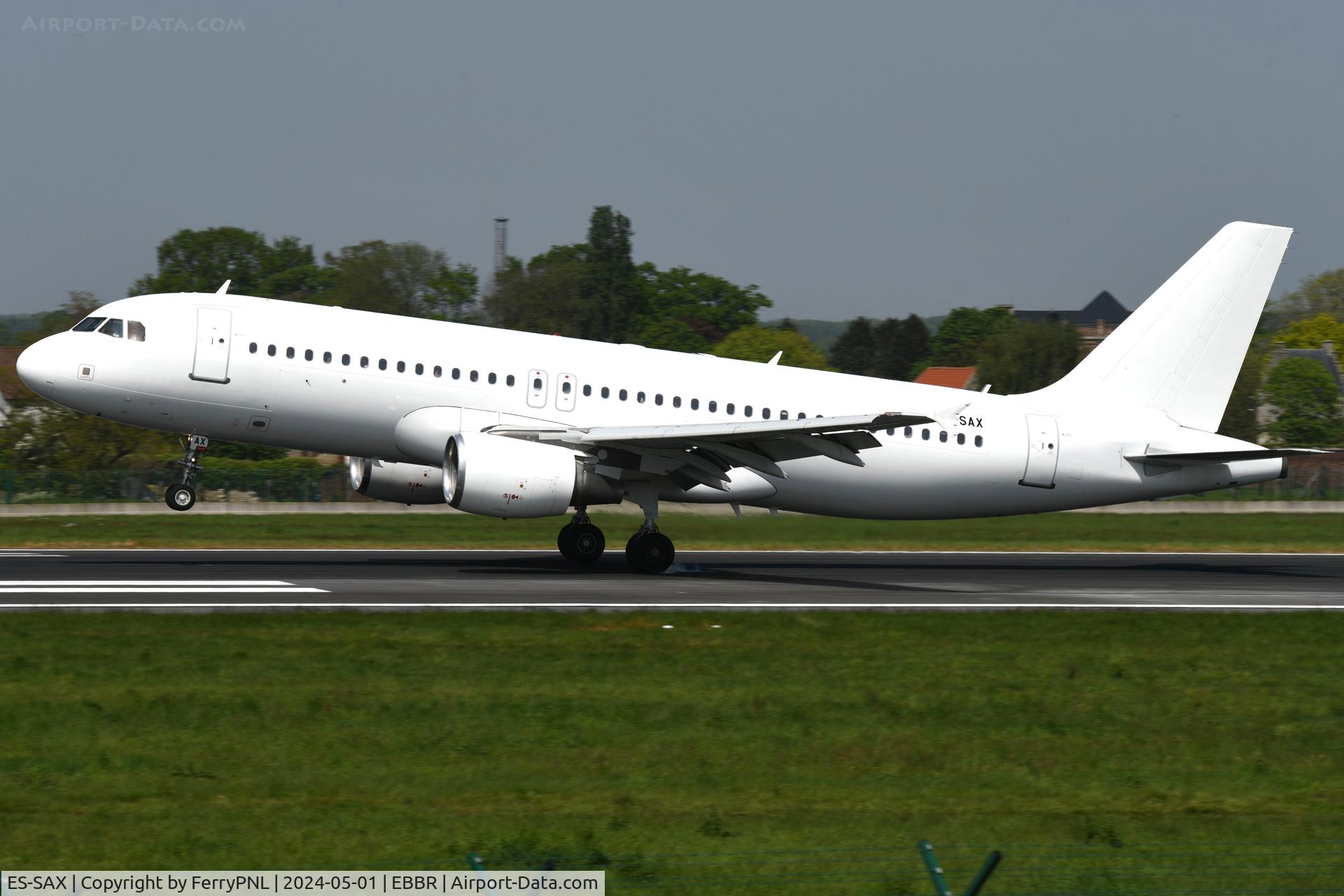 ES-SAX, 2009 Airbus A320-214 C/N 3954, TUI flight arriving in BRU, operated by SmartLynx