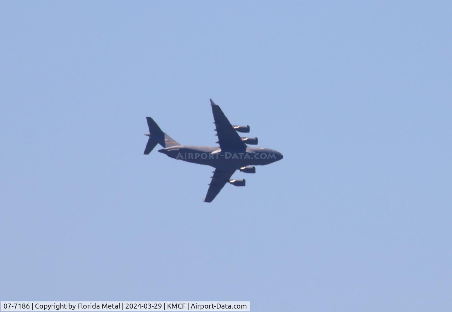 07-7186, 2007 Boeing C-17A Globemaster III C/N P-186, C-17 zx for MacDill Air Fest seen from TPA