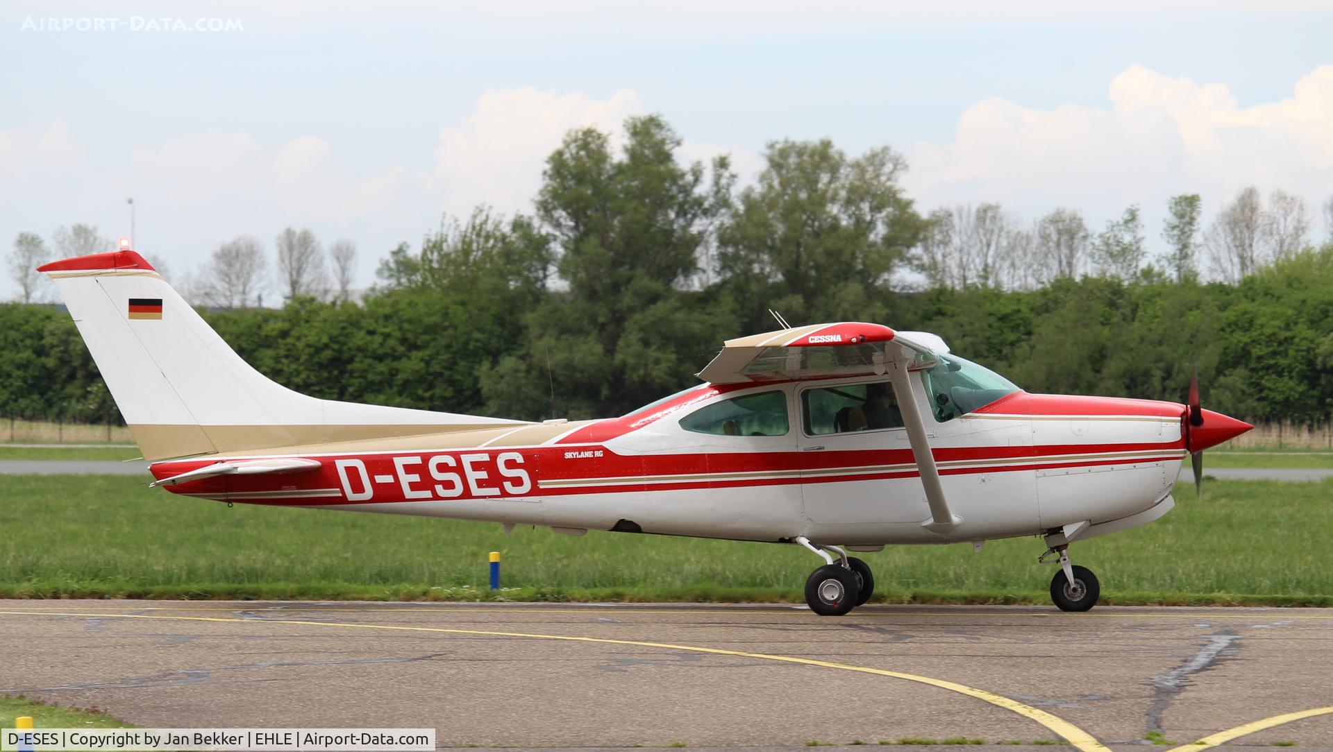 D-ESES, Cessna TR182 Turbo Skylane RG Turbo Skylane RG C/N R182-01379, Visiting lelystad Airport