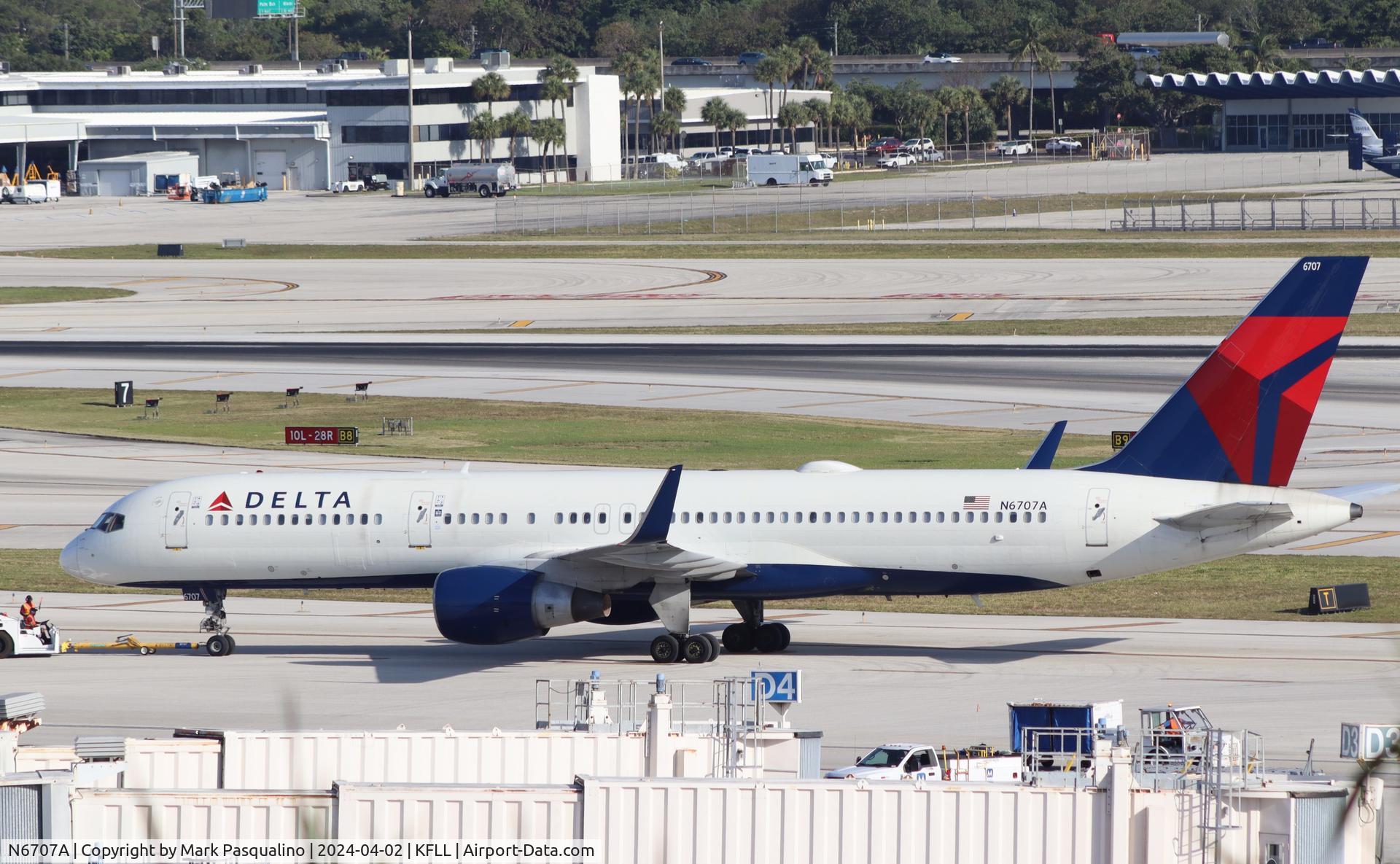 N6707A, 2000 Boeing 757-232 C/N 30395, Boeing 757-232