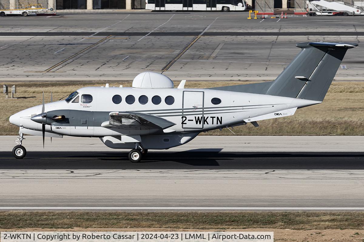 2-WKTN, 1996 Beech B200 King Air C/N BB-1528, Runway 31