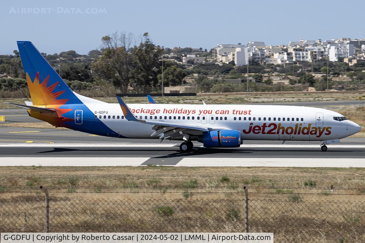 G-GDFU, 2001 Boeing 737-8K5 C/N 30416, Runway 31