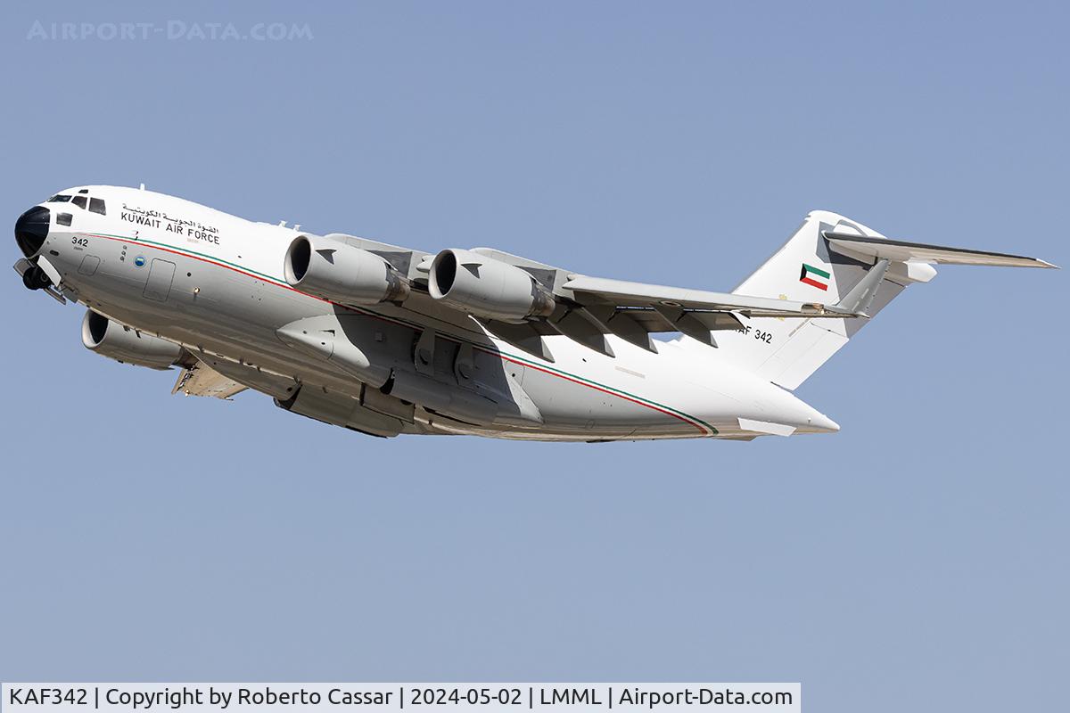 KAF342, 2013 Boeing C-17A Globemaster III C/N F-264/KAF-1, Runway 31