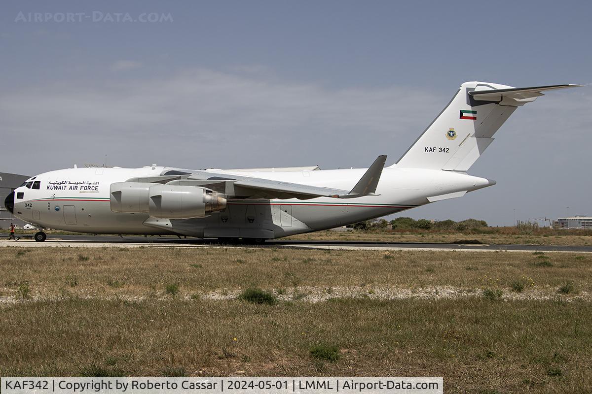 KAF342, 2013 Boeing C-17A Globemaster III C/N F-264/KAF-1, Safi Apron