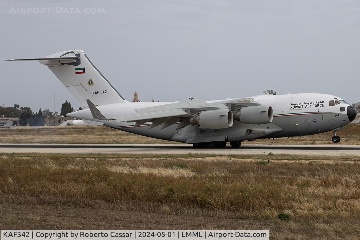 KAF342, 2013 Boeing C-17A Globemaster III C/N F-264/KAF-1, Runway 13