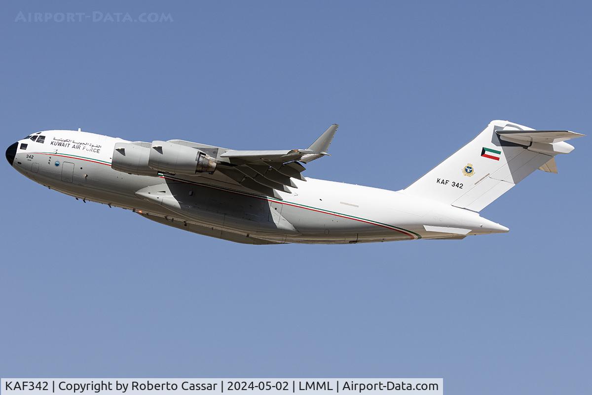 KAF342, 2013 Boeing C-17A Globemaster III C/N F-264/KAF-1, Runway 31