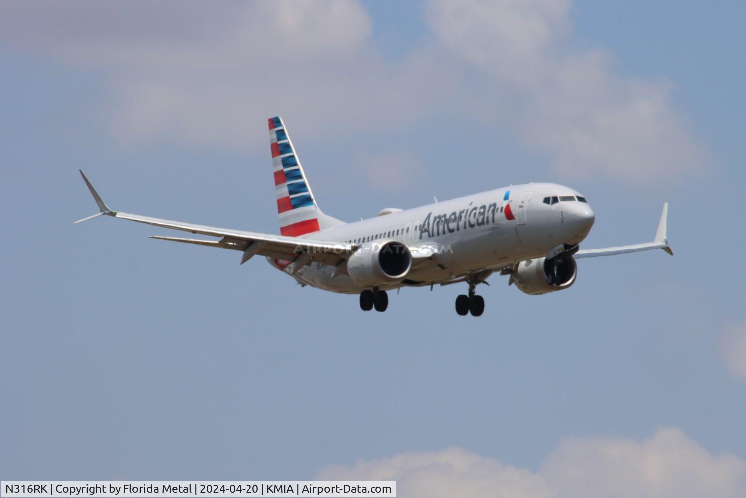 N316RK, 2018 Boeing 737-8 MAX C/N 44450, AAL 737-8 zx CUN /MMUN - MIA