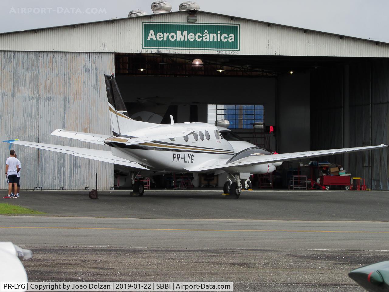 PR-LYG, 2008 Hawker Beechcraft C90GTI King Air C/N LJ-1886, Under maintenance.