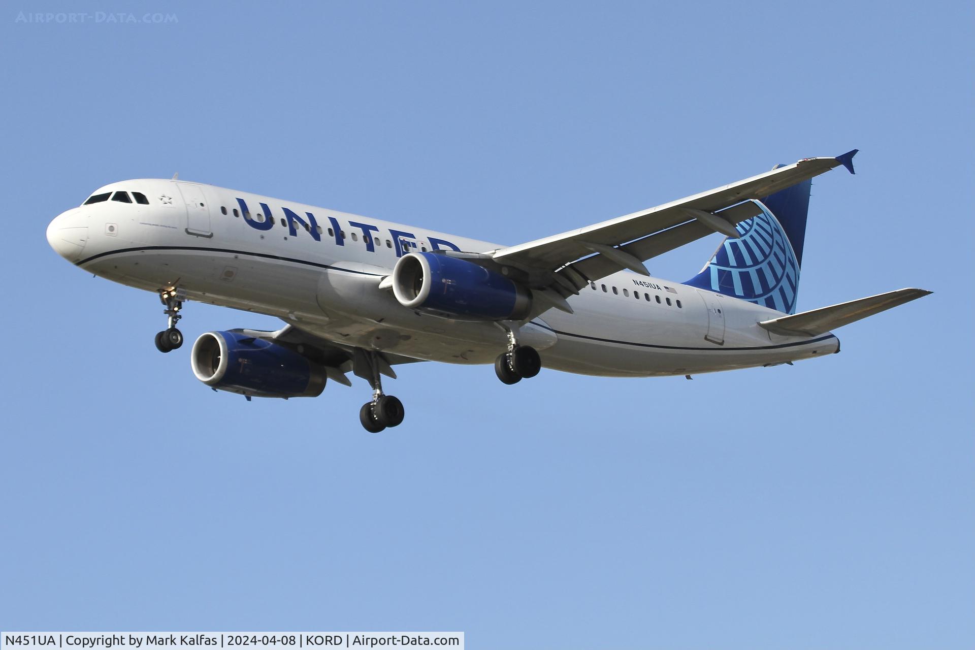 N451UA, 1998 Airbus A320-232 C/N 865, A320 United Airlines Airbus A320-232 N451UA UAL1579 MMPR-KORD arriving on 28C KORD