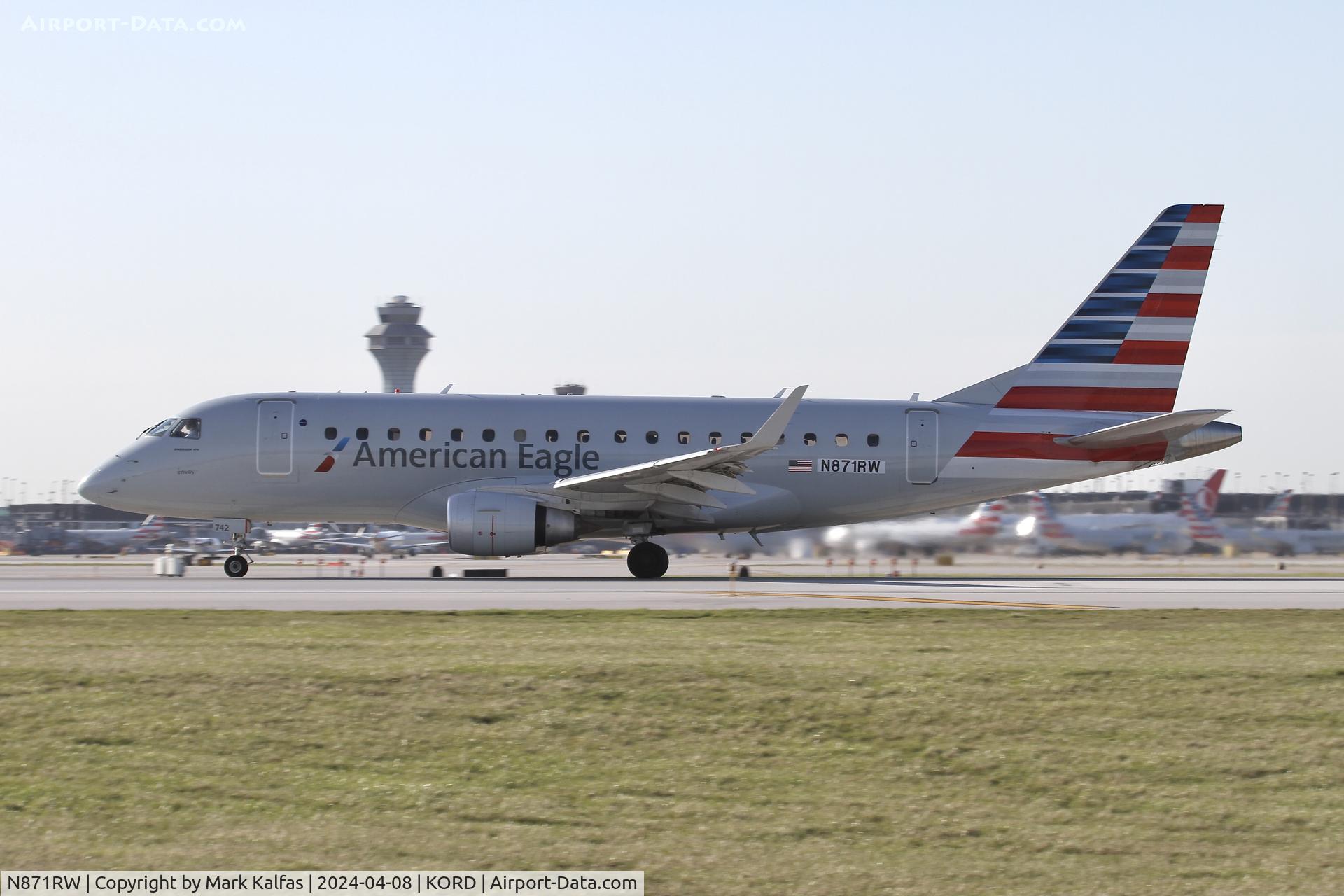 N871RW, 2006 Embraer 170SU (ERJ-170-100SU) C/N 17000140, E170 Envoy/American Eagle Embraer 170SU (ERJ-170-100SU) N871RW ENY4156 ORD-RIC departing 22L KORD