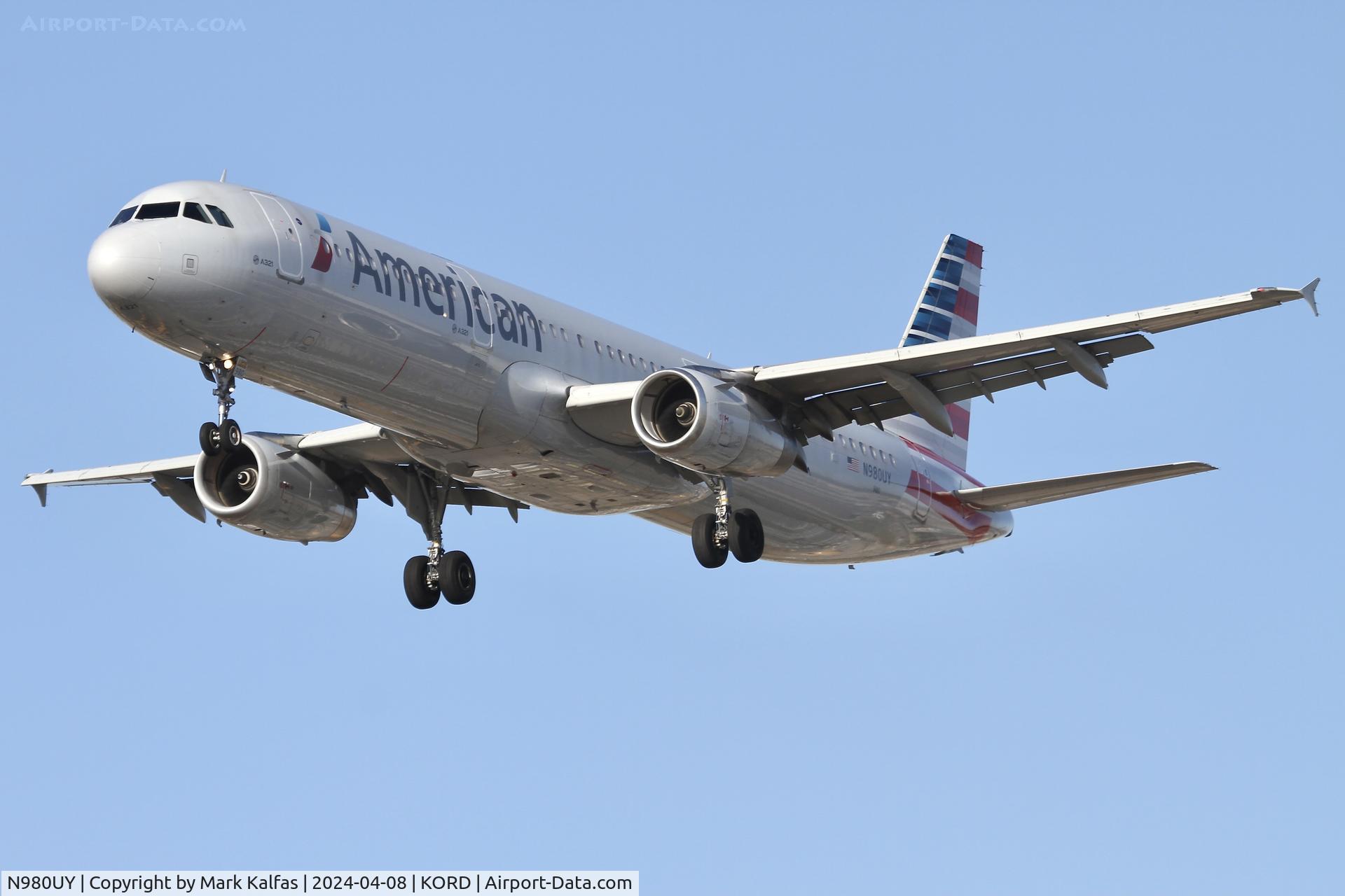 N980UY, 2013 Airbus A321-231 C/N 5795, A321 American Airlines Airbus A321-231 N980UY AAL338 PHX-ORD arriving on 28C KORD