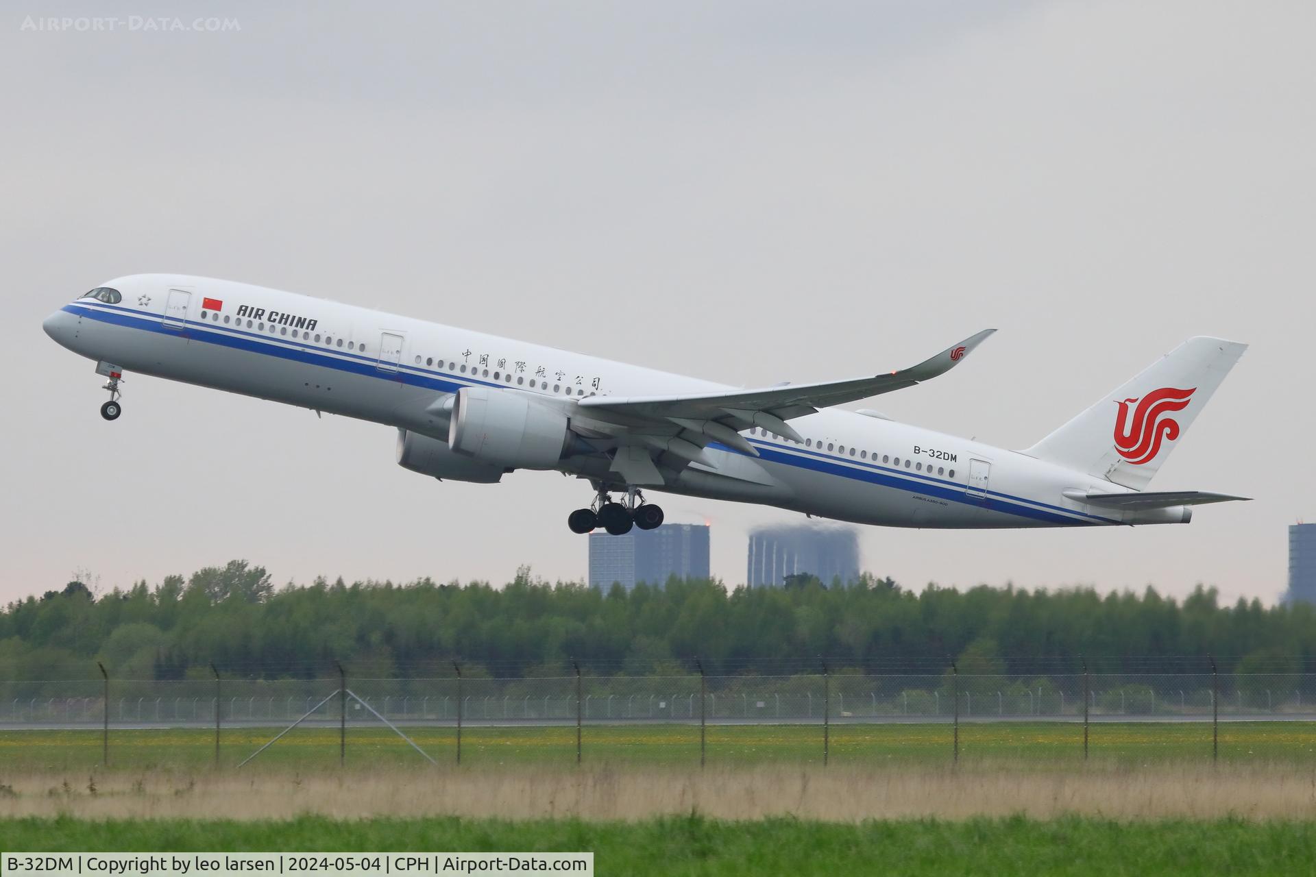 B-32DM, Airbus A350-900 C/N 587, Copenhagen 4.5.2024