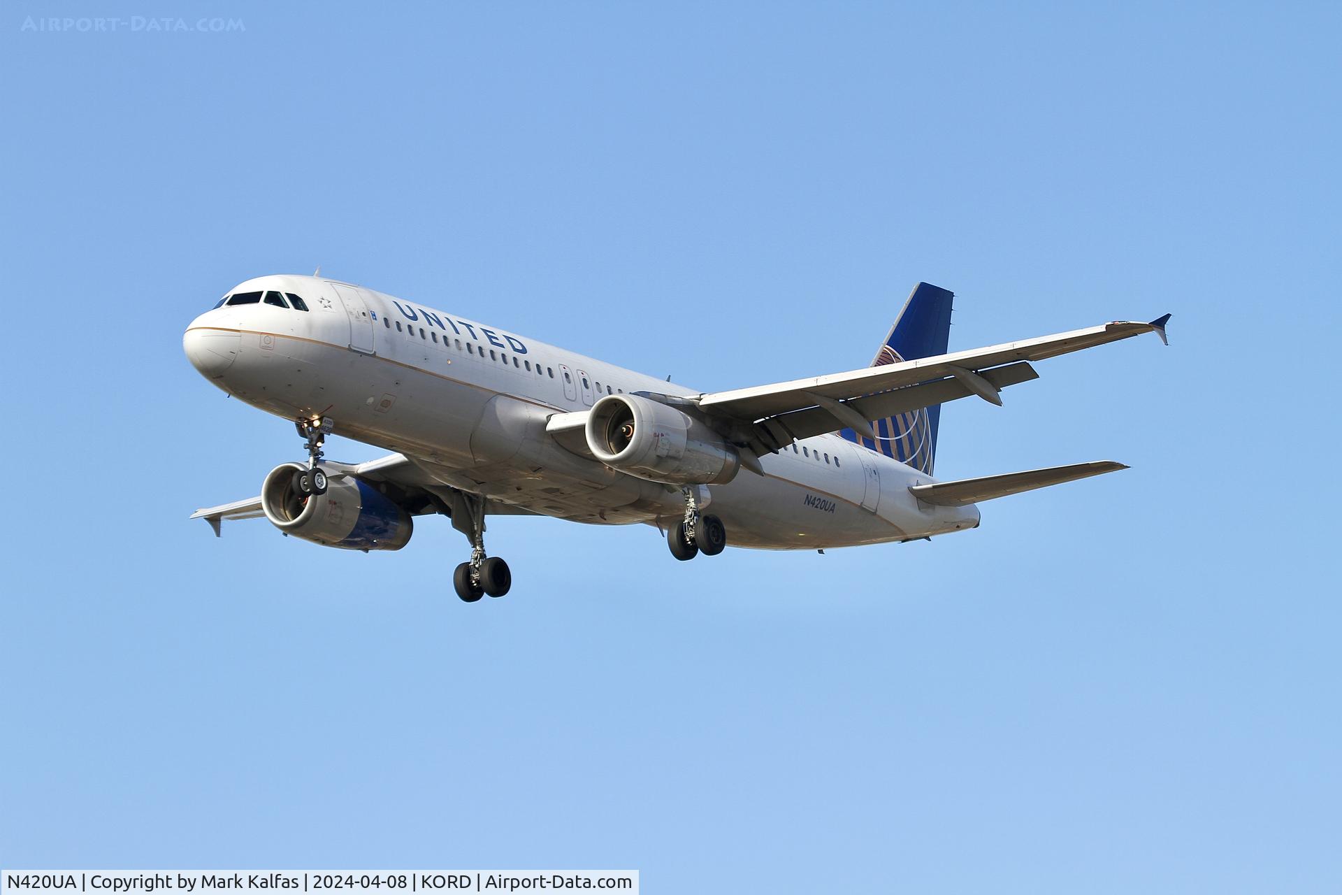 N420UA, 1994 Airbus A320-232 C/N 489, A320 United Airlines Airbus A320-232 N420UA UAL766 MMSD-KORD, arriving  on 28C KORD
