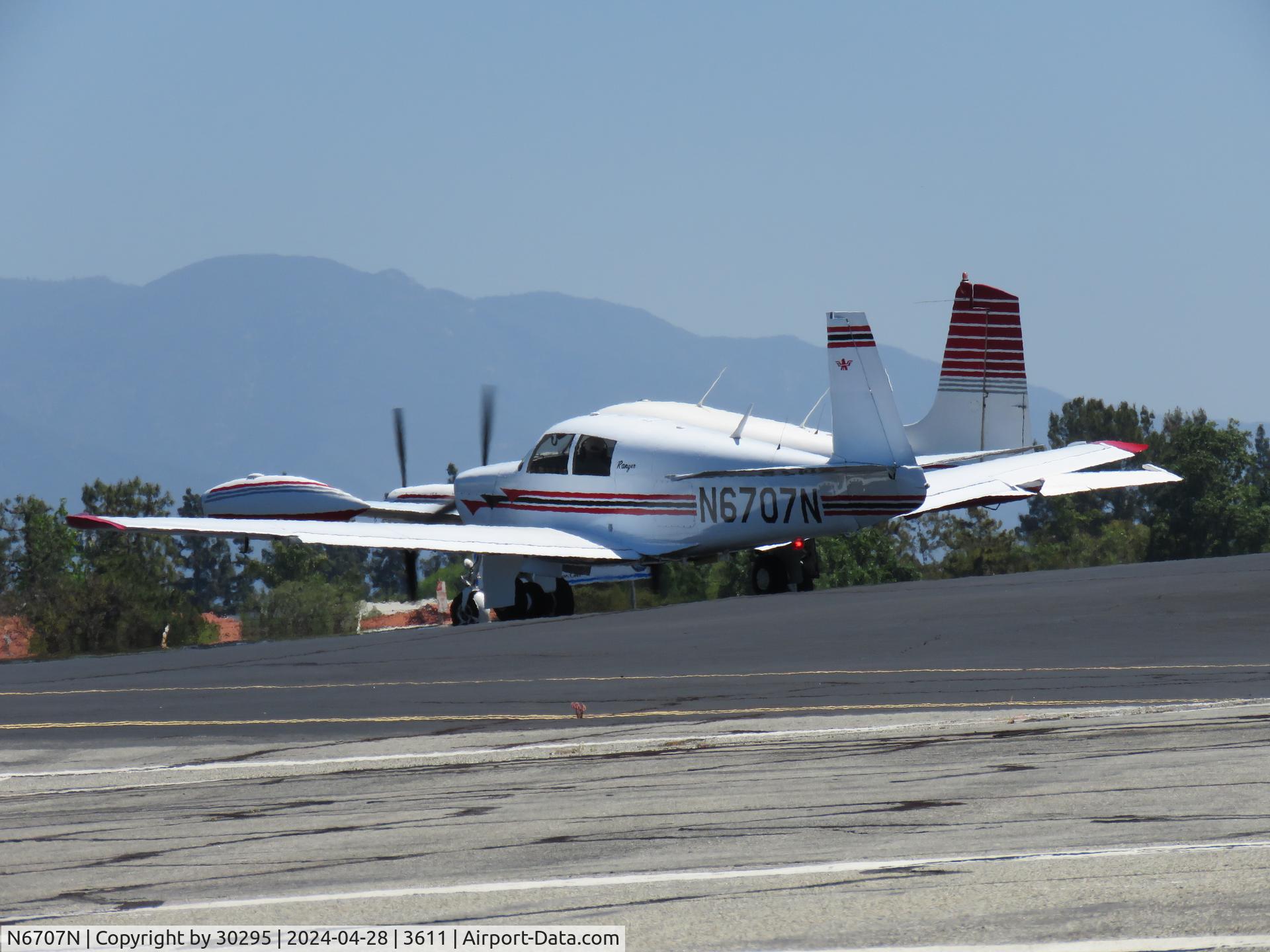 N6707N, 1968 Mooney M20C Ranger C/N 680043, Waiting