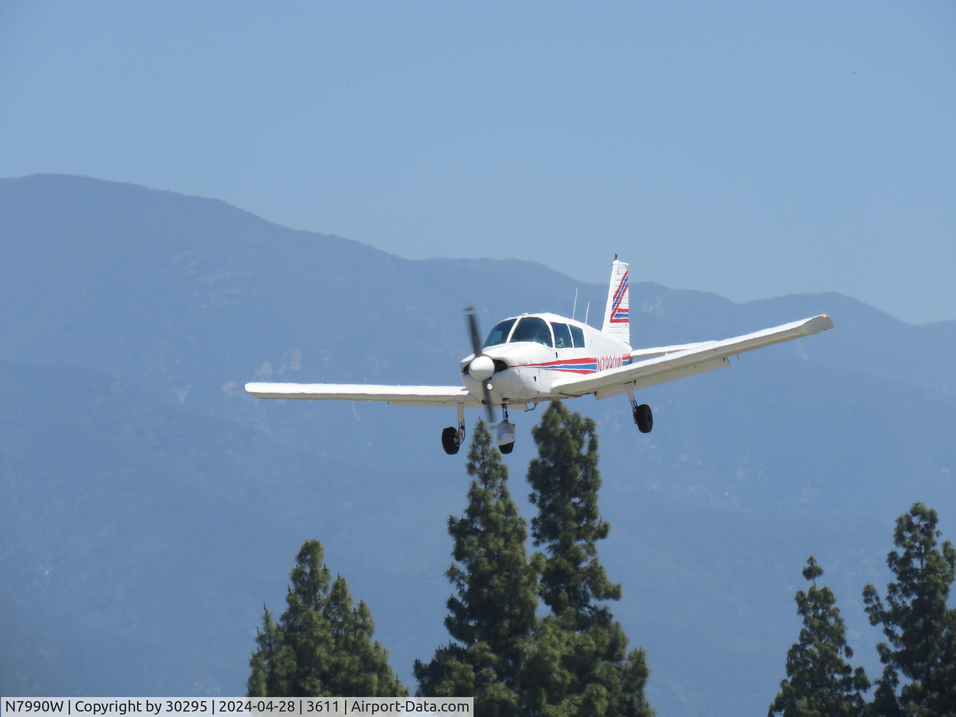 N7990W, 1964 Piper PA-28-180 C/N 28-2047, Inbound