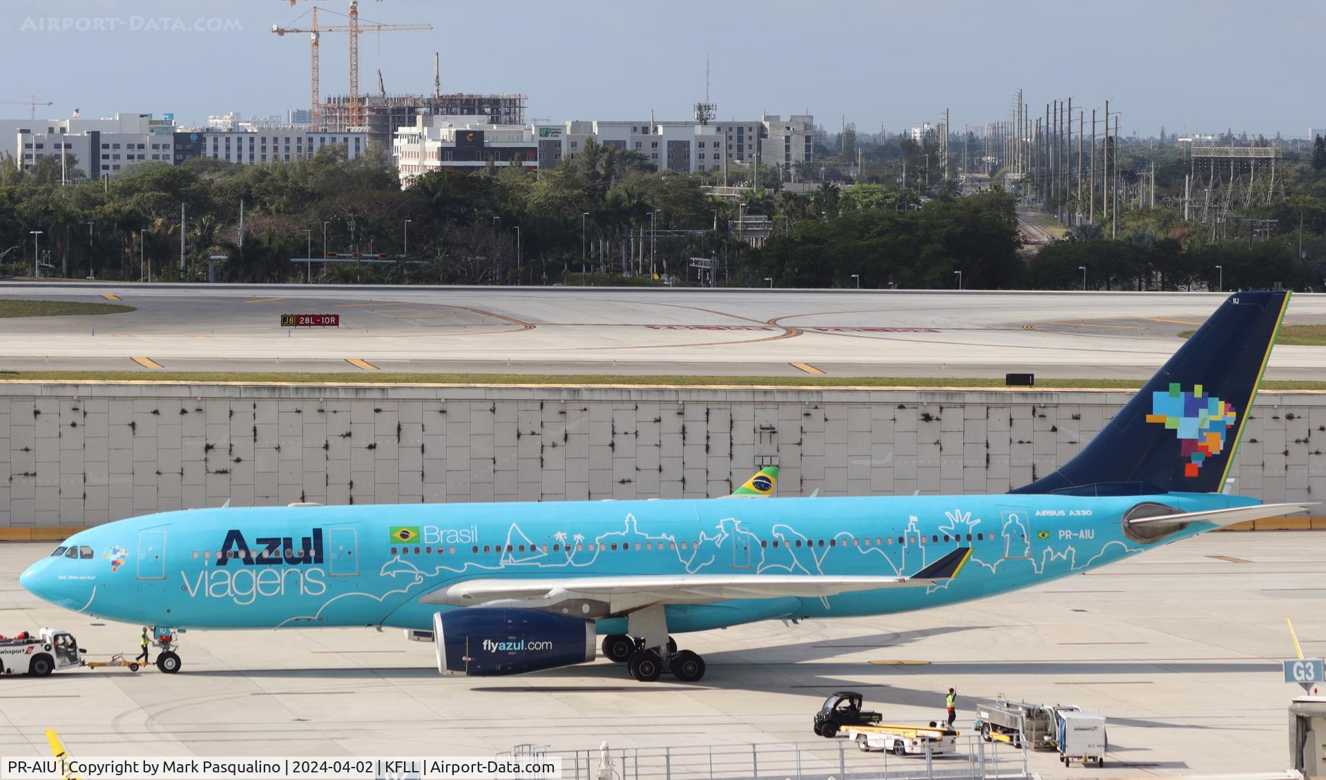 PR-AIU, 2002 Airbus A330-243 C/N 494, Airbus A330-243