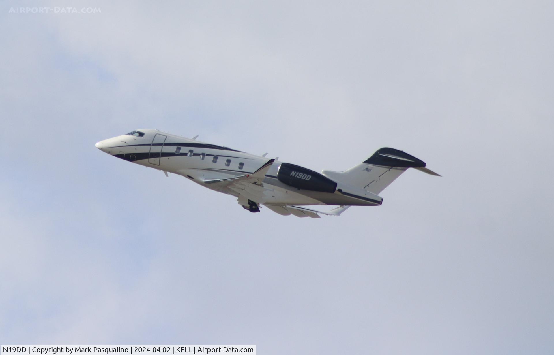 N19DD, 2016 Bombardier BD-100-1A10 C/N 20640, Bombardier BD-100-1A10