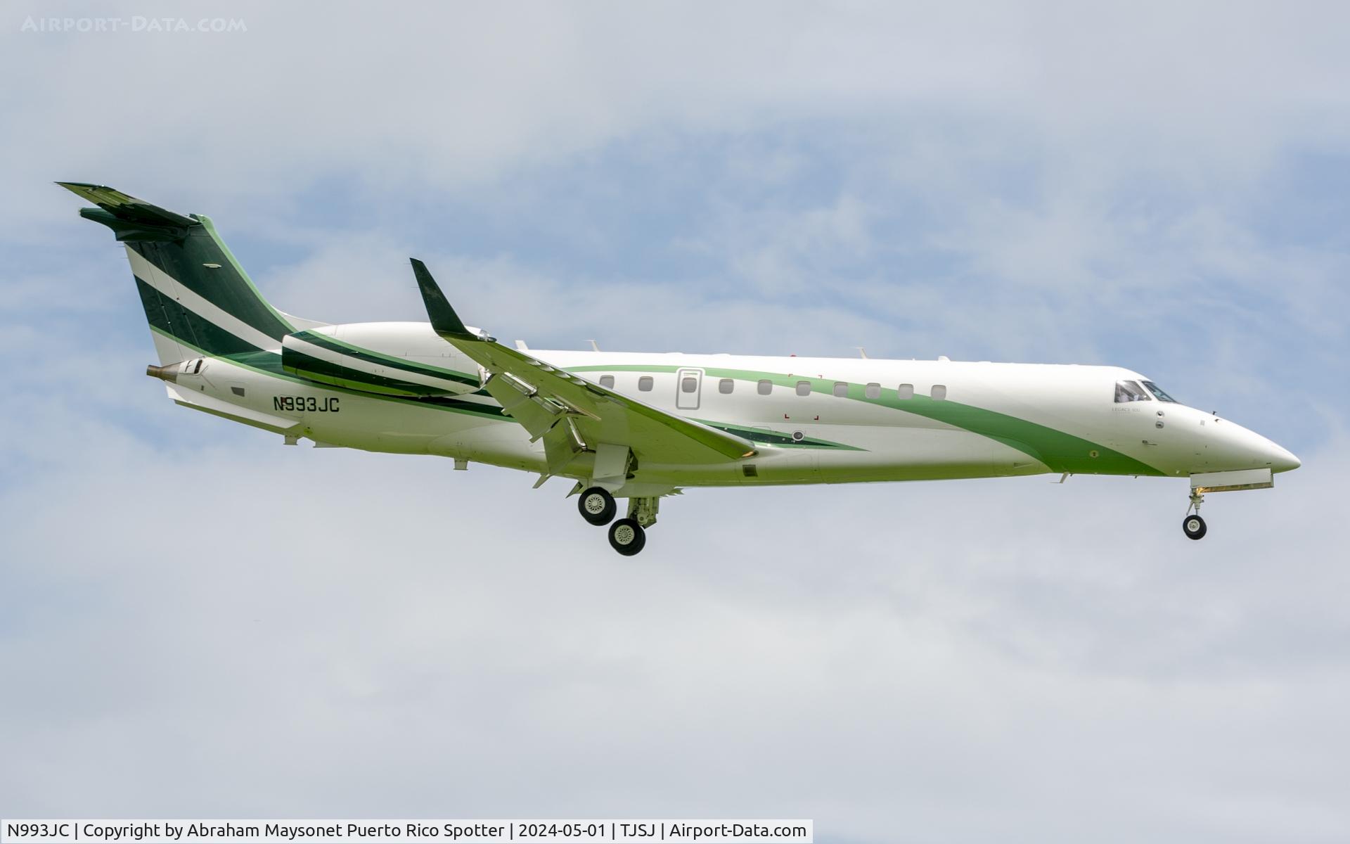 N993JC, Embraer ERJ-135BJ Legacy C/N 14501064, Landing on runway 10