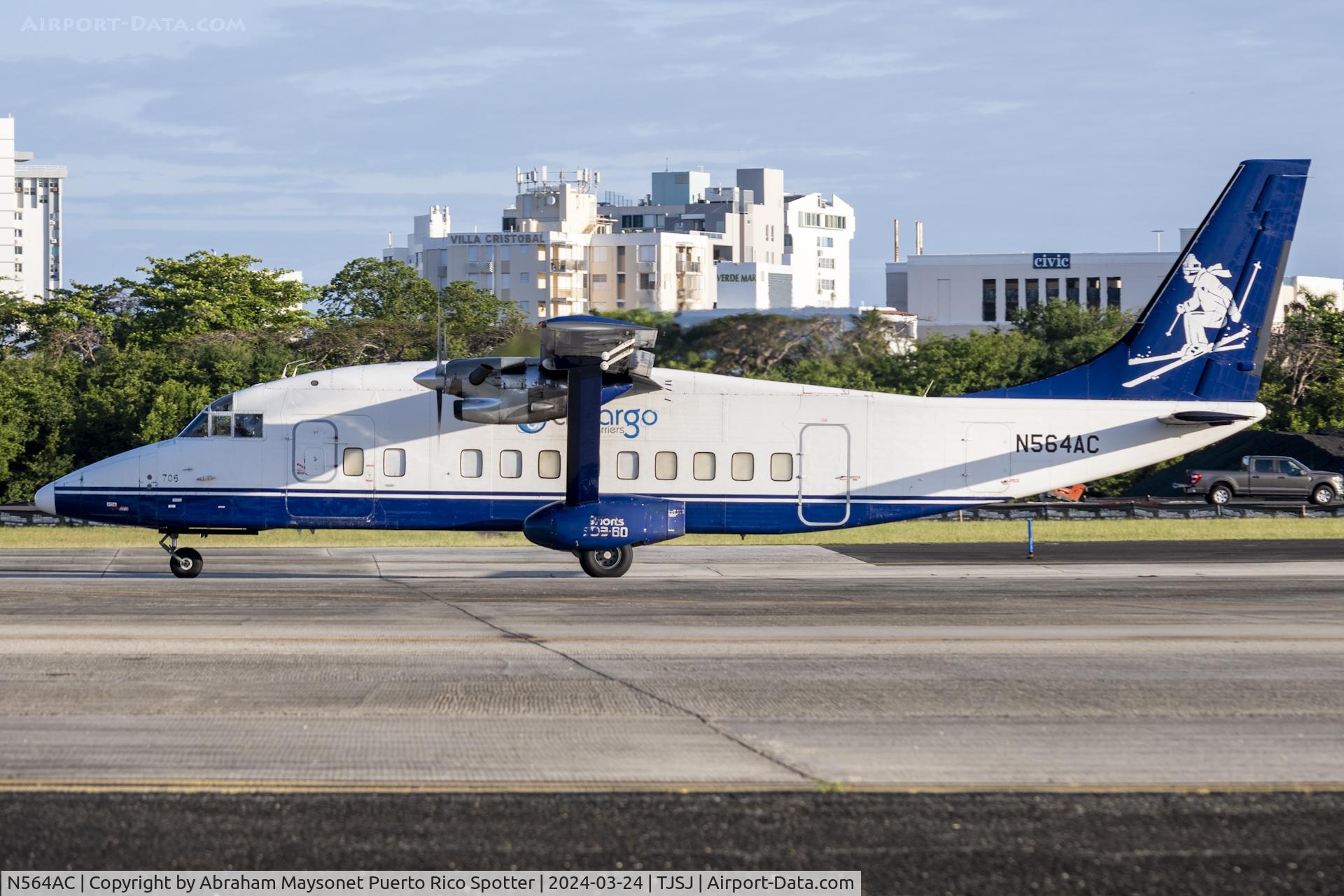 N564AC, Short 360-200 C/N SH3620, Taxing for departure