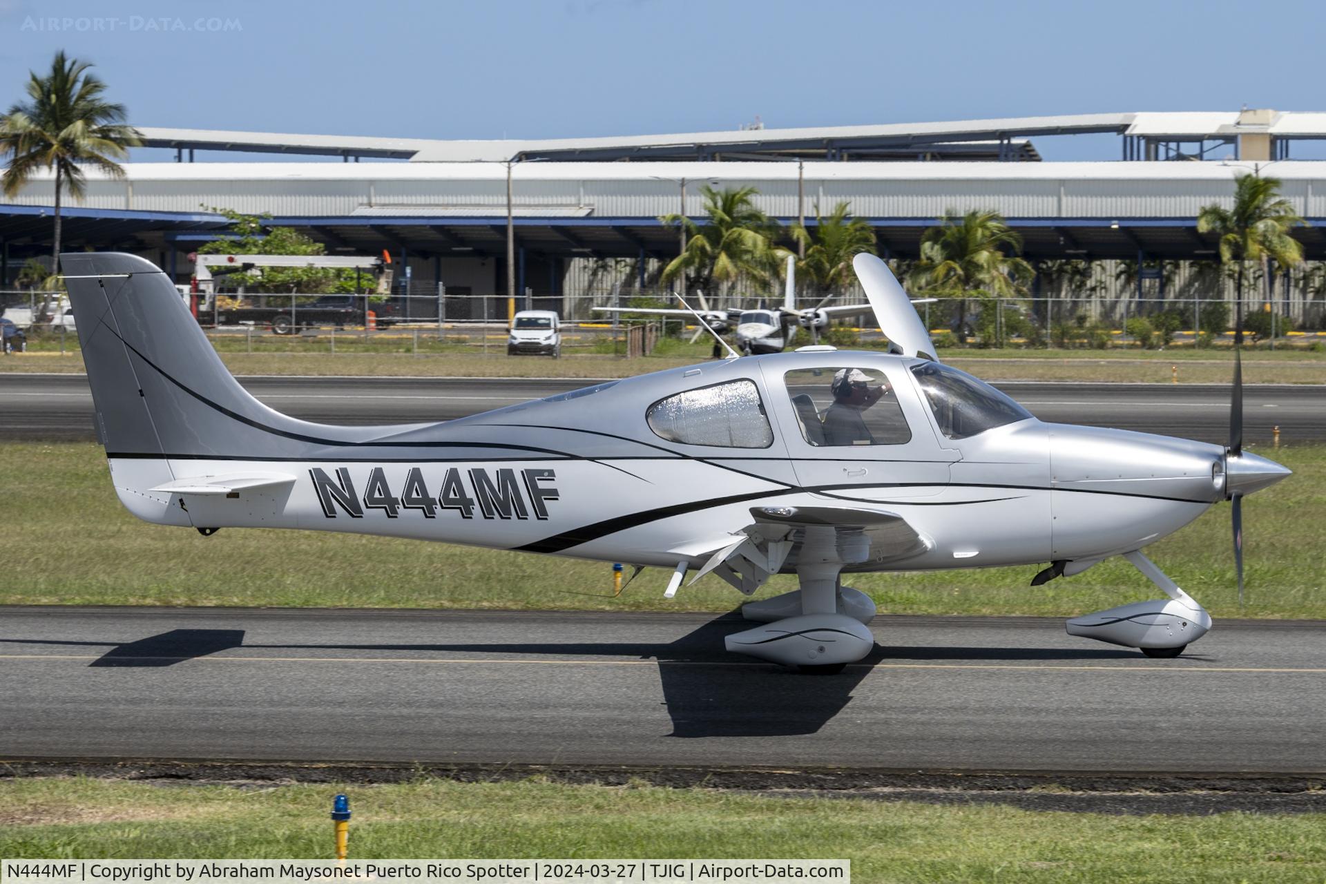N444MF, 2002 Cirrus SR22 C/N 0174, New livery paint