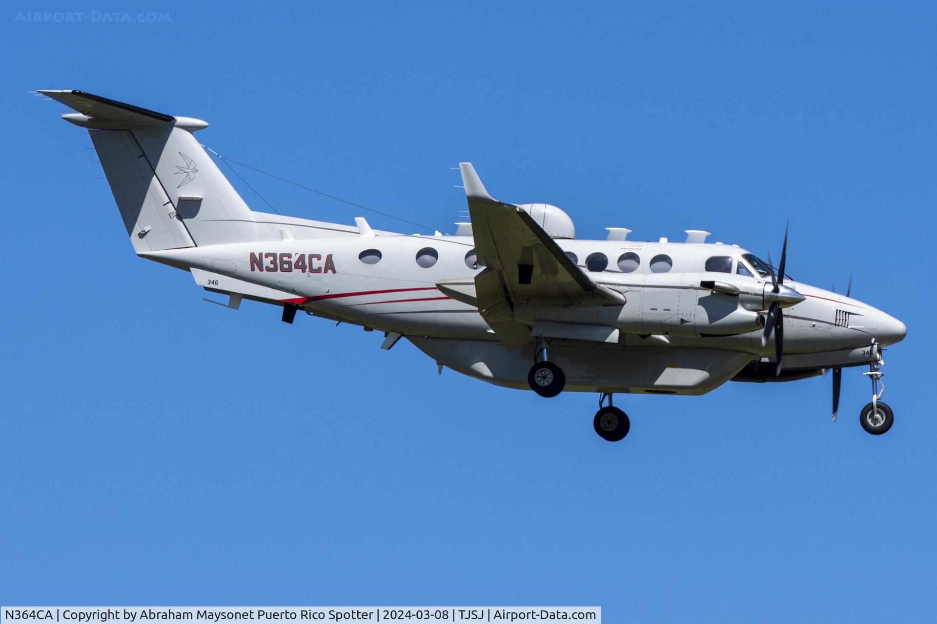 N364CA, 2003 Beech Super King Air 350 C/N FL-346, Landing on runway 10