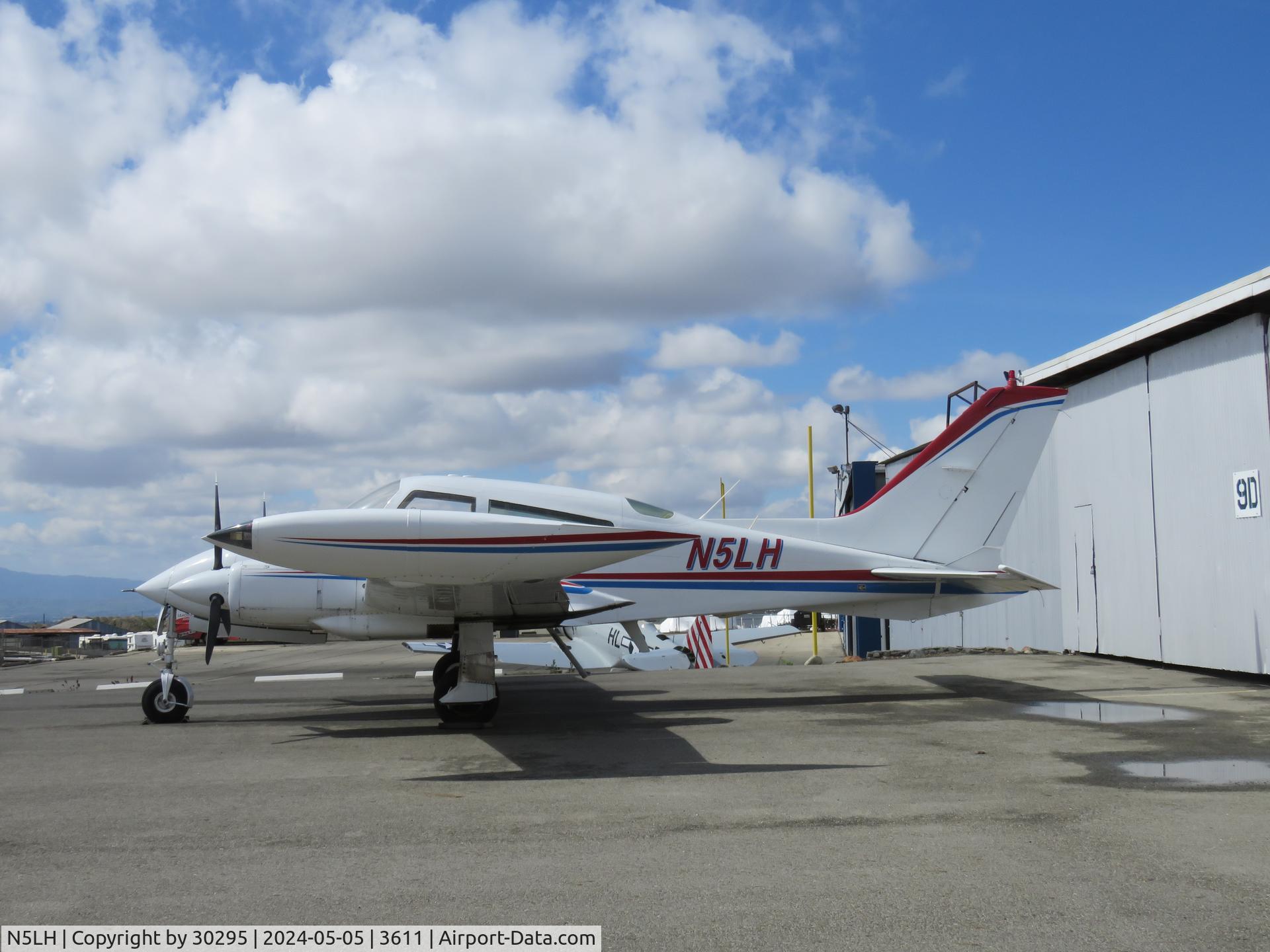 N5LH, 1973 Cessna 310Q C/N 310Q0939, Parked