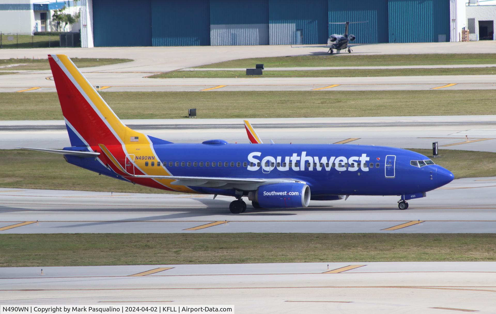 N490WN, 2004 Boeing 737-7H4 C/N 32476, Boeing 737-7H4