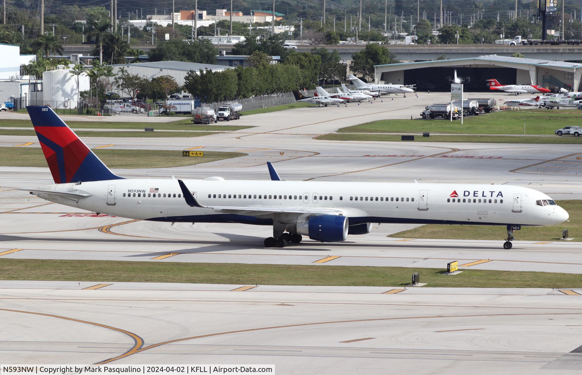 N593NW, 2003 Boeing 757-351 C/N 32993, Boeing 757-351