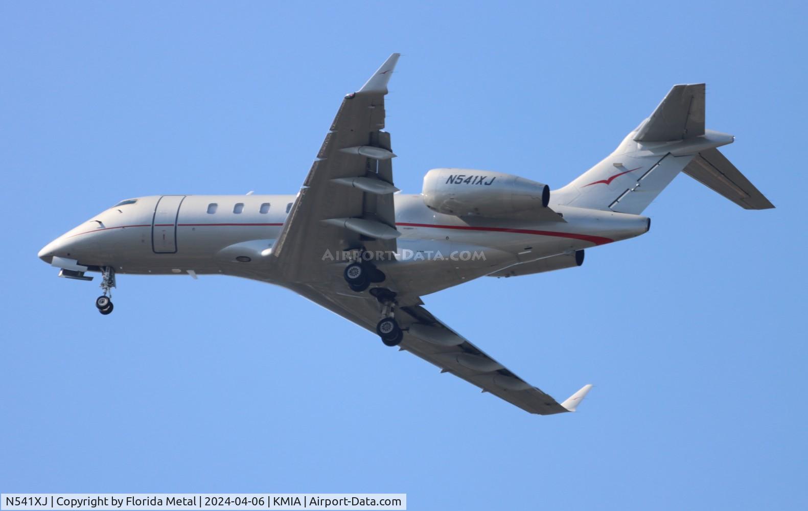N541XJ, Bombardier Challenger 300 (BD-100-1A10) C/N 20279, Challenger 300 zx VRB-MIA