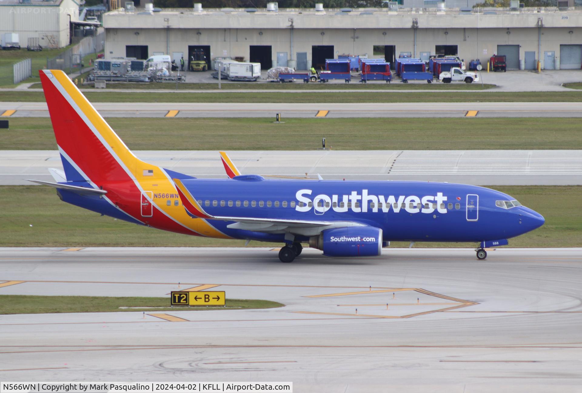 N566WN, 2002 Boeing 737-7CT C/N 32753, Boeing 737-7CT