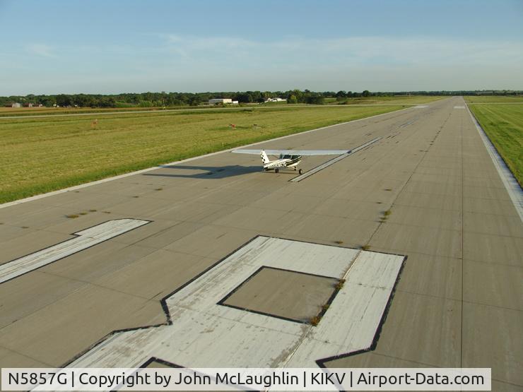 N5857G, 1969 Cessna 150K C/N 15071357, N5857G RWY 18 KIKV