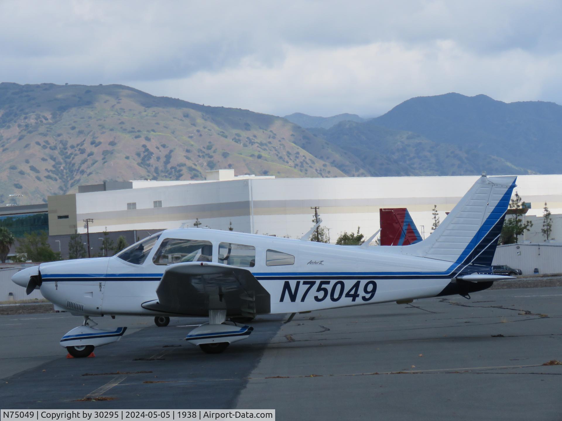 N75049, 1976 Piper PA-28-181 C/N 28-7690287, Parked