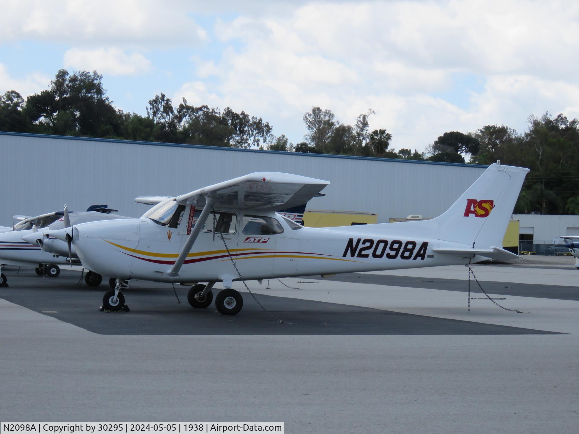 N2098A, 1999 Cessna 172R C/N 17280762, Parked