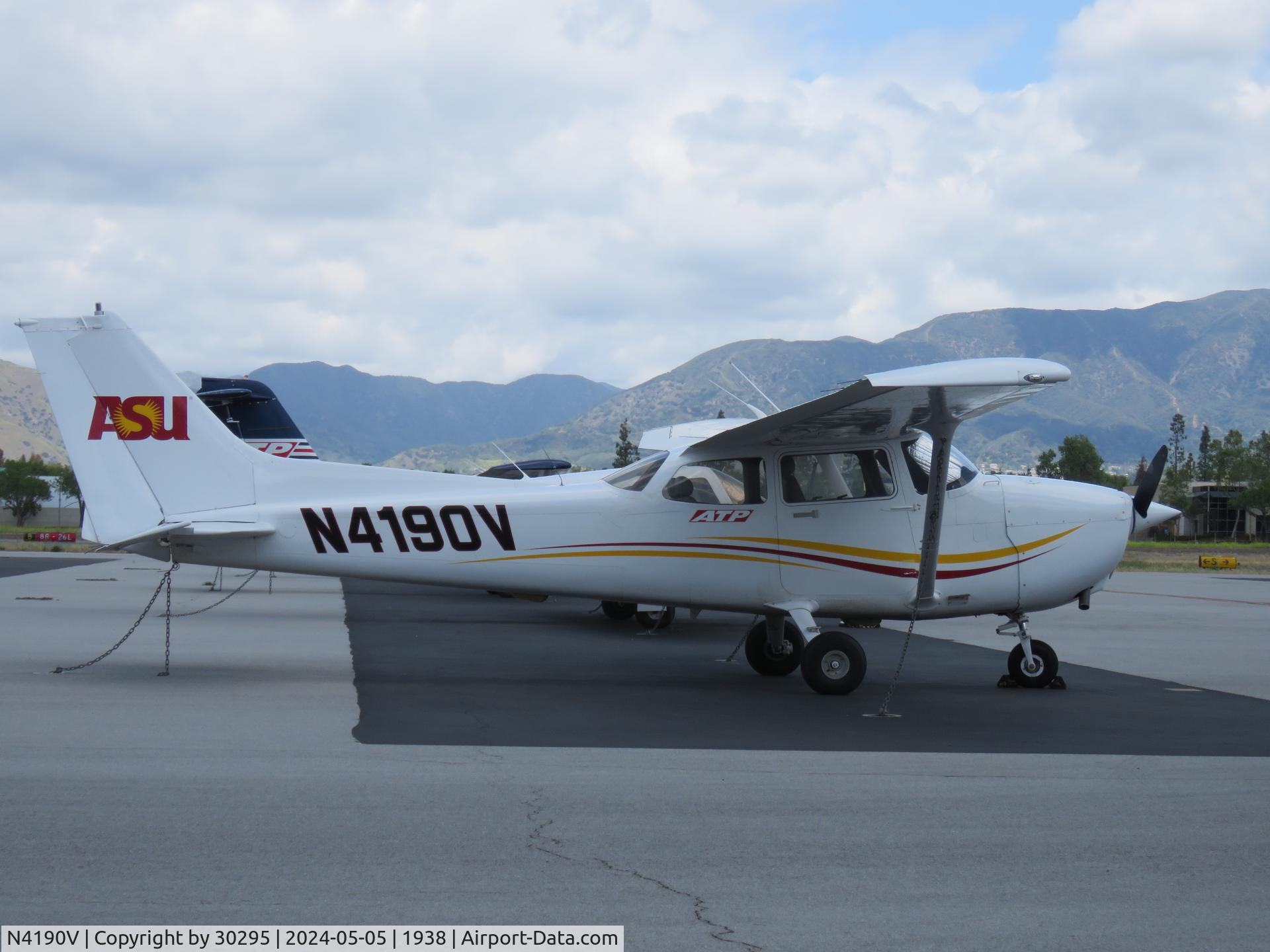 N4190V, 1998 Cessna 172R C/N 17280626, Parked
