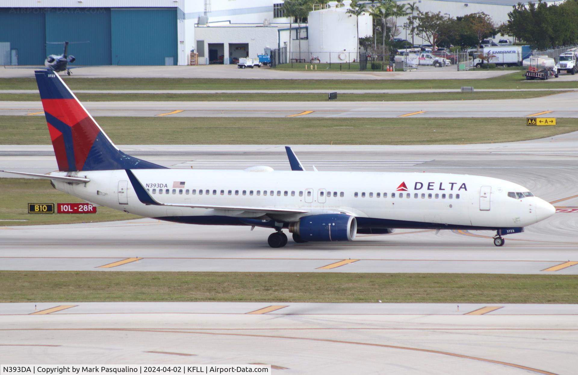 N393DA, 2000 Boeing 737-832 C/N 30377, Boeing 737-832