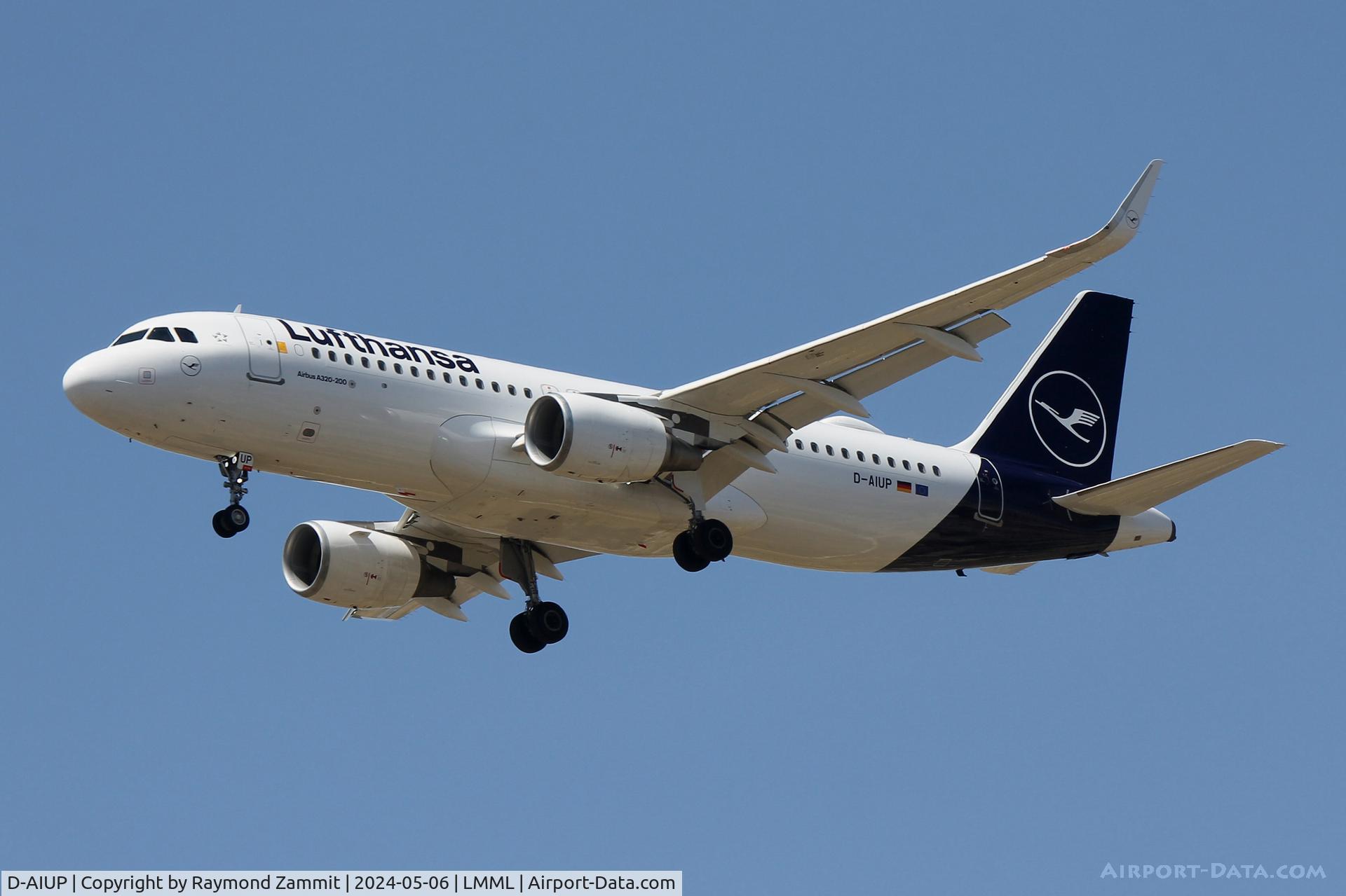 D-AIUP, 2015 Airbus A320-214 C/N 6807, A320 D-AIUP Lufthansa