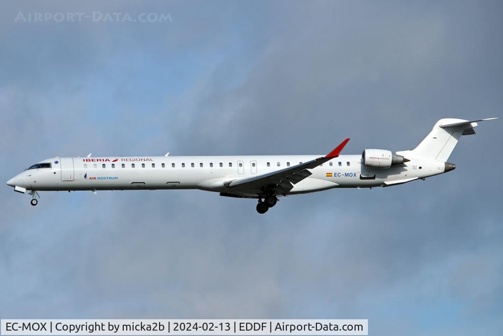 EC-MOX, 2017 Bombardier CRJ-1000ER NG (CL-600-2E25) C/N 19053, Landing