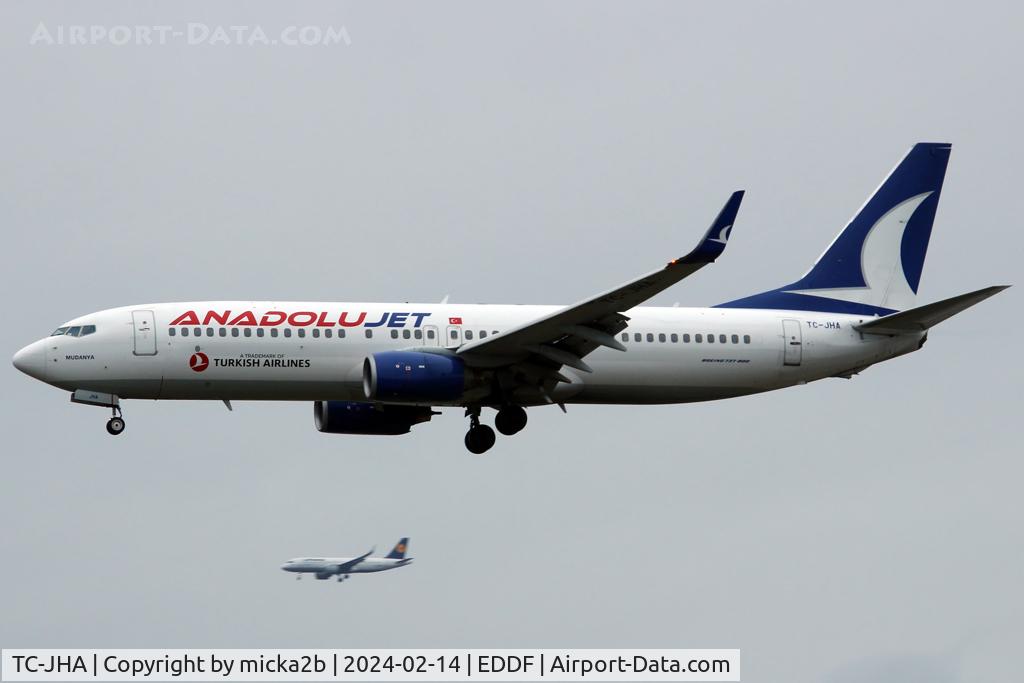 TC-JHA, 2008 Boeing 737-8F2 C/N 35740, Landing
