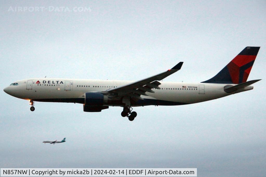 N857NW, 2004 Airbus A330-223 C/N 0633, Landing