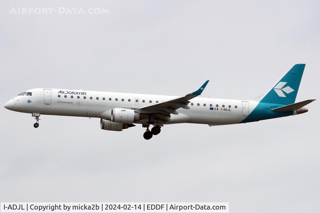 I-ADJL, 2009 Embraer 195LR (ERJ-190-200LR) C/N 19000256, Landing