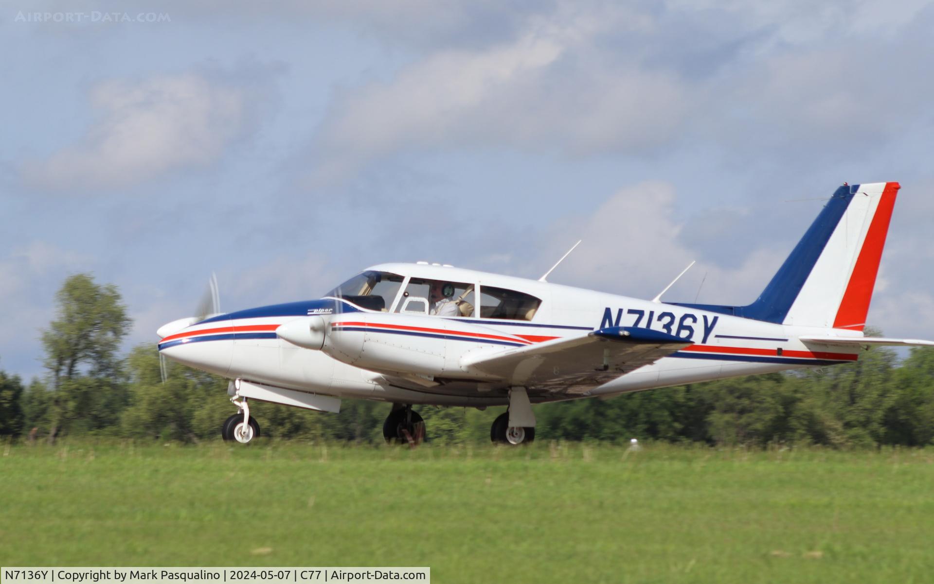 N7136Y, 1963 Piper PA-30 Twin Comanche C/N 30-158, Piper PA-30