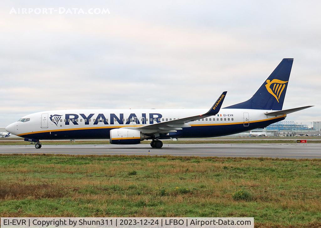 EI-EVR, 2012 Boeing 737-8AS C/N 40295, Taxiing to the Terminal...