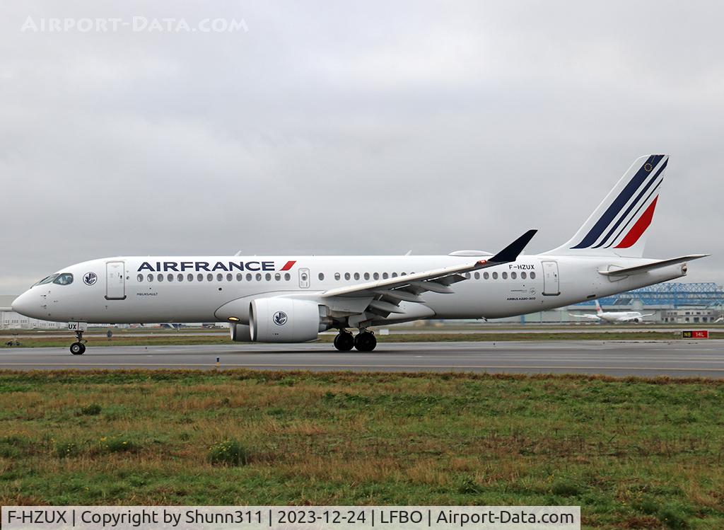 F-HZUX, 2022 Airbus A220-300 C/N 55218, Taxiing to the Terminal...
