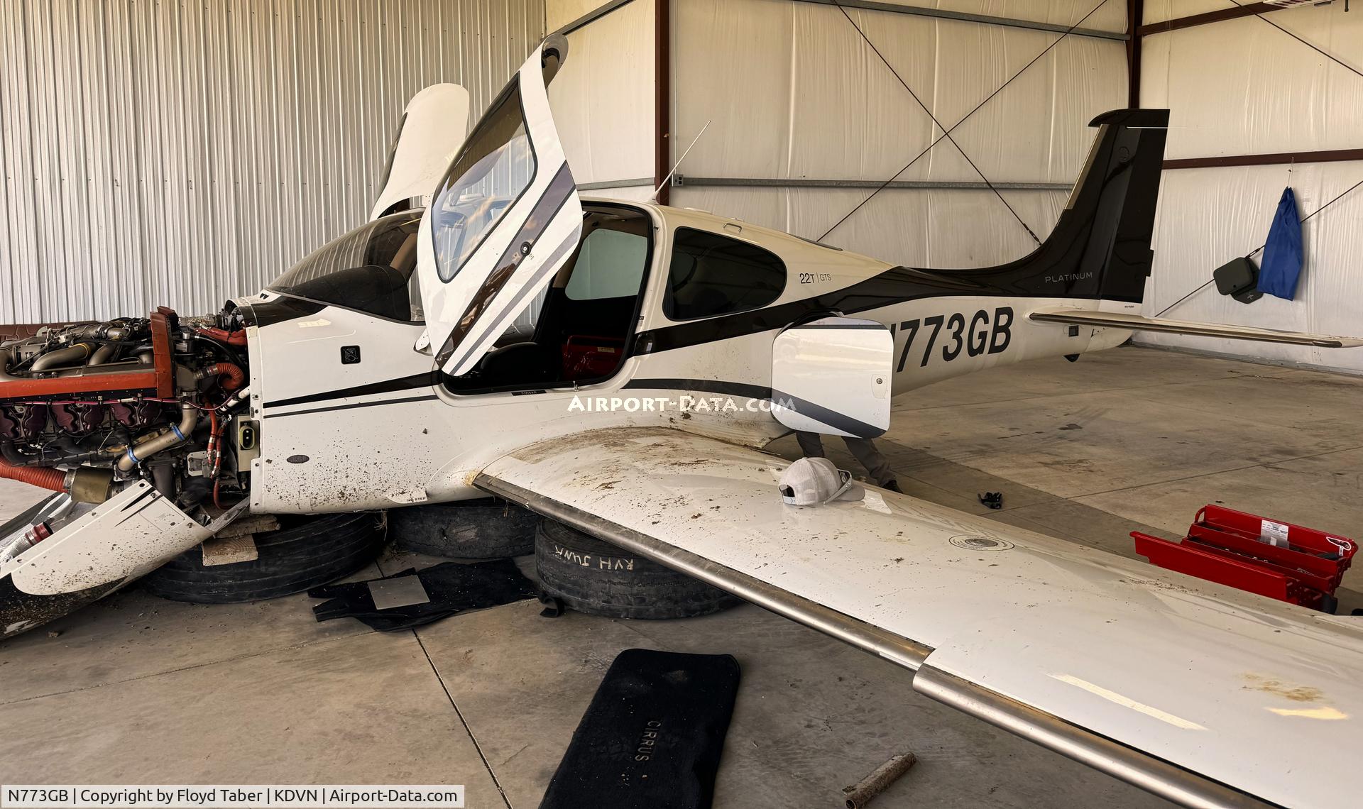 N773GB, 2014 CIRRUS SR22T C/N 702, Being dismantled