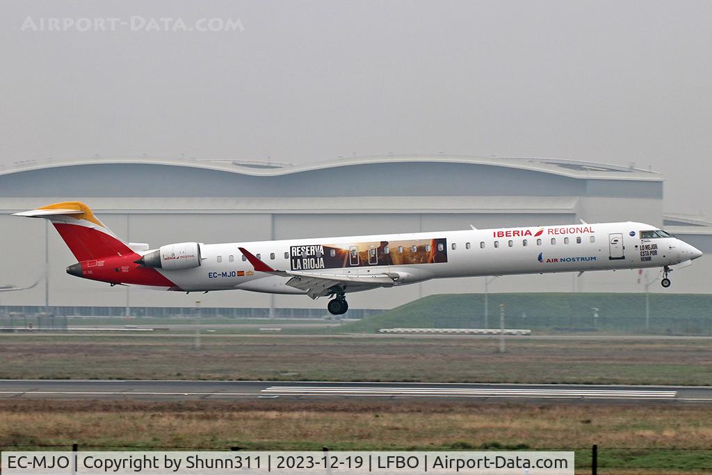 EC-MJO, 2016 Bombardier CRJ-1000 (CL-600-2E25) C/N 19045, Landing rwy 14R with special 'Reserva La Rioja' c/s