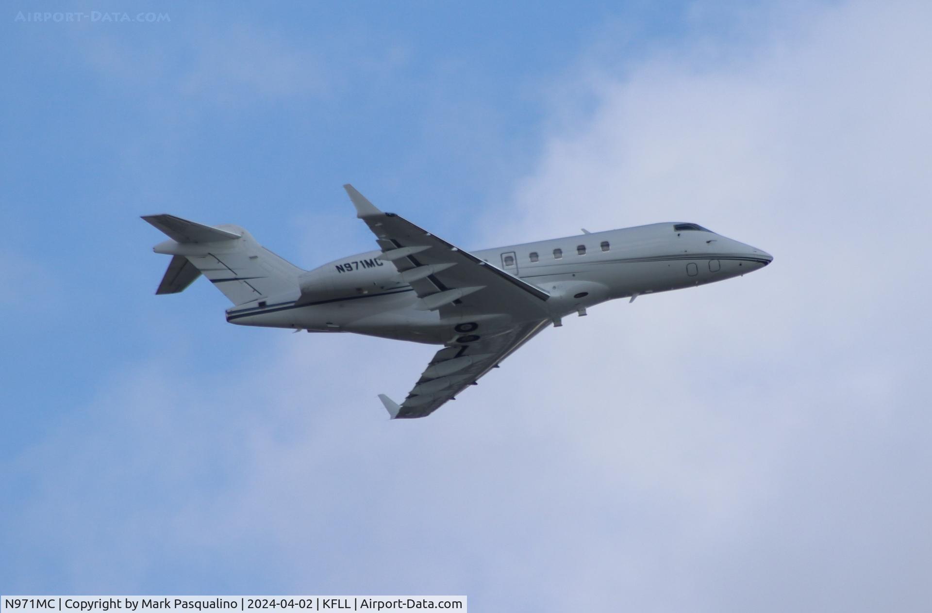 N971MC, 2006 Bombardier Challenger 300 (BD-100-1A10) C/N 20126, Challenger 300