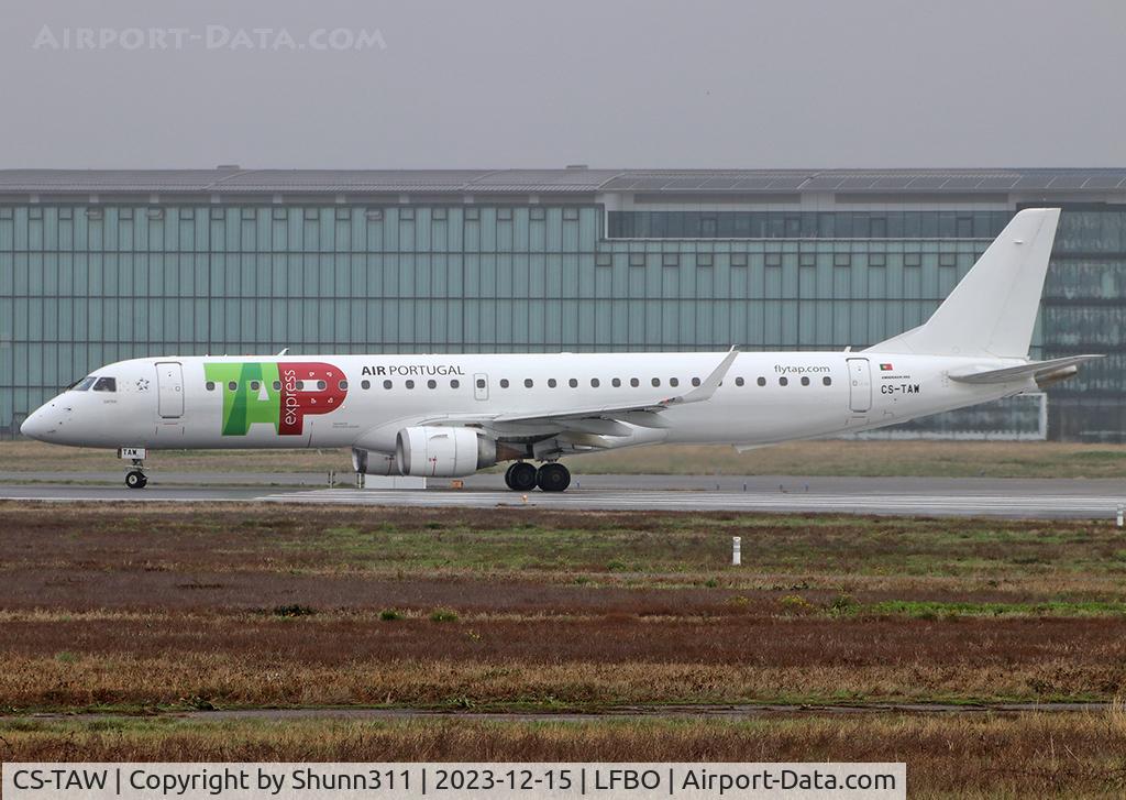CS-TAW, 2009 Embraer ERJ-195 C/N 19000303, Ready for departure rwy 32R with white tail...