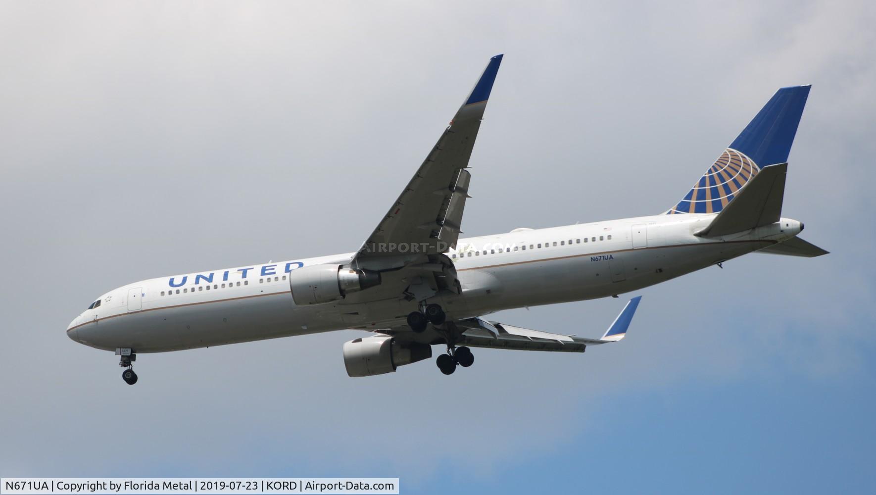 N671UA, 1999 Boeing 767-322 C/N 30026, UAL 763 zx EWR-ORD